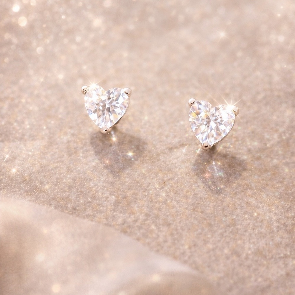 NWOT Heart Cubic Zirconia Stud Earrings 3mm Never Worn, NEW!!